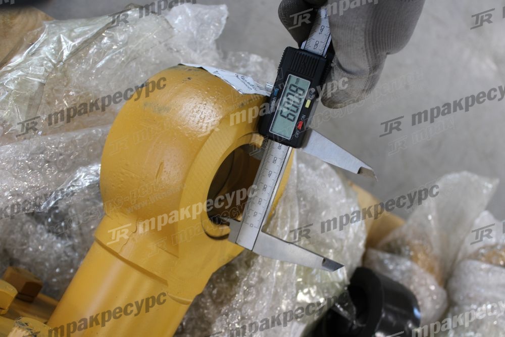 Цилиндр наклона ковша 10C0075