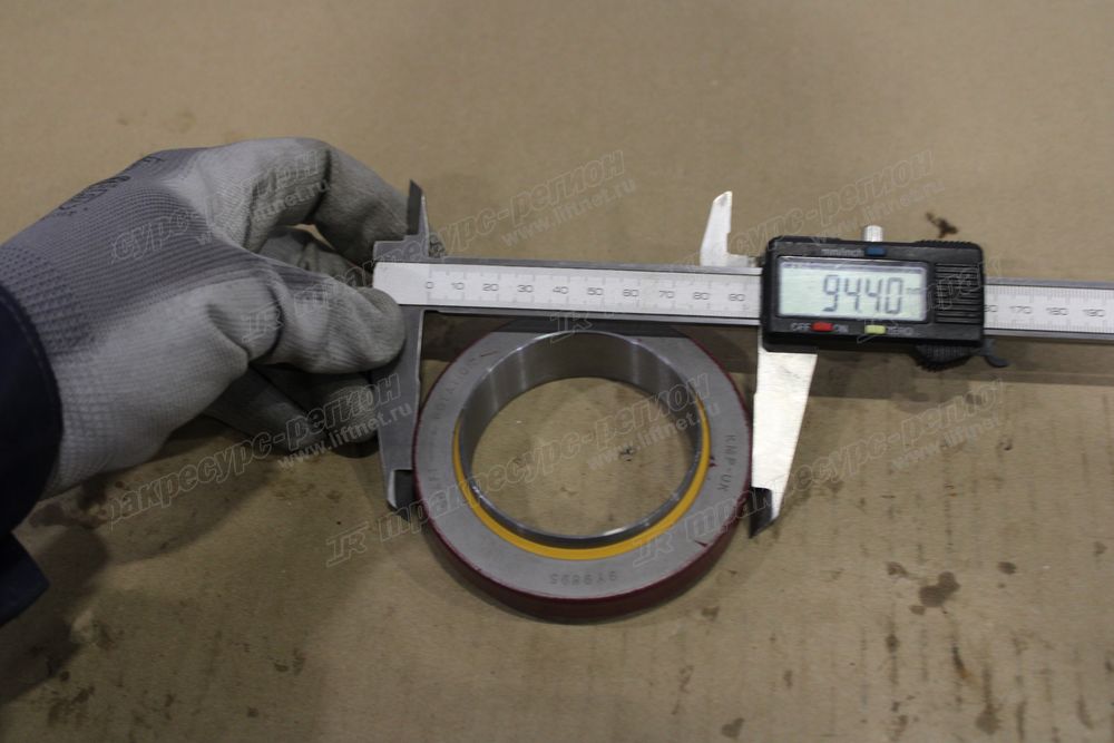 Уплотнение коленвала переднее C02CB-9Y9895