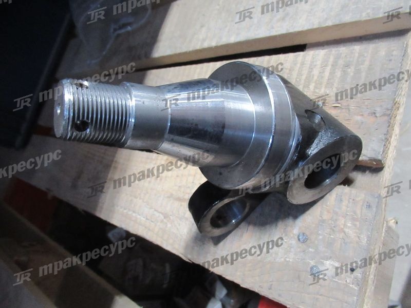 Кулак поворотный правый 22B54-32501