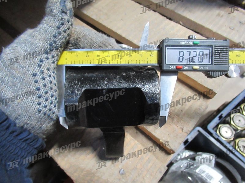 Кулак поворотный правый 22B54-32501