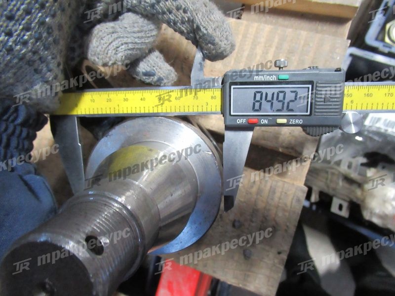 Кулак поворотный правый 22B54-32501