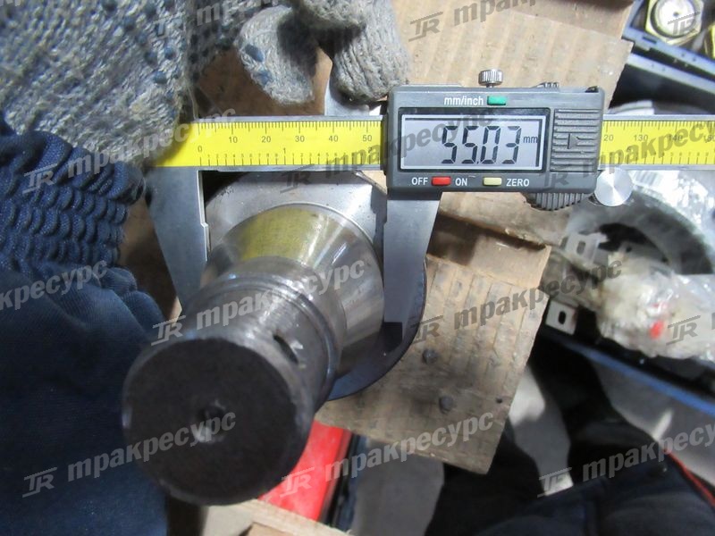 Кулак поворотный правый 22B54-32501