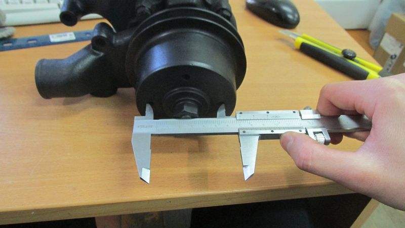 Насос водяной Д3900 в сборе