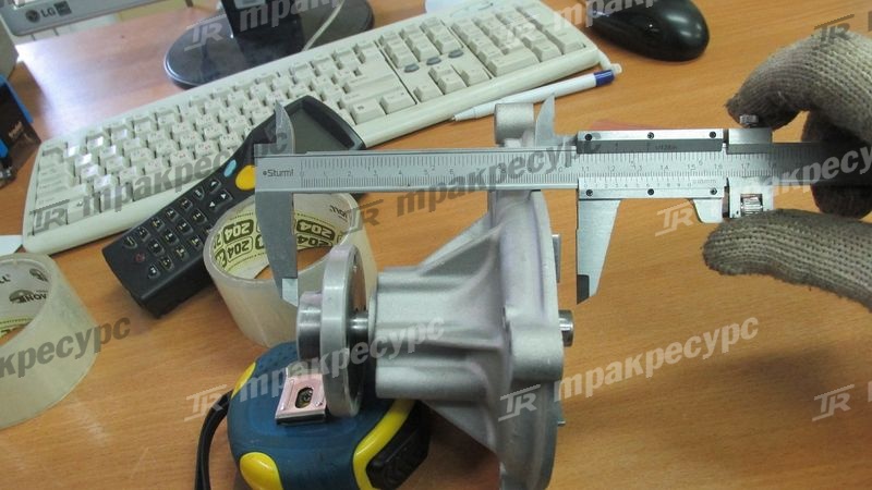 Насос водяной KUBOTA V3300 BN-1C010-73030/8218495