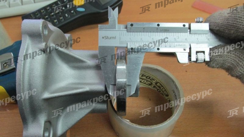 Насос водяной KUBOTA V3300 BN-1C010-73030/8218495