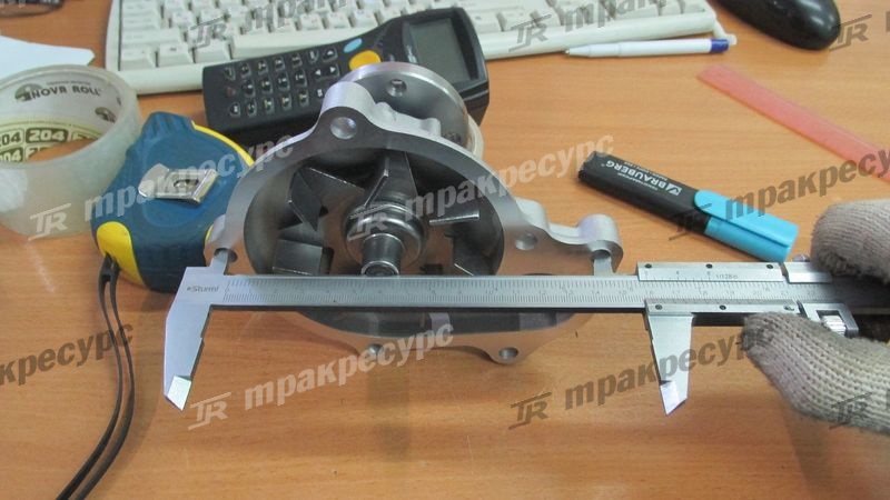 Насос водяной KUBOTA V3300 BN-1C010-73030/8218495