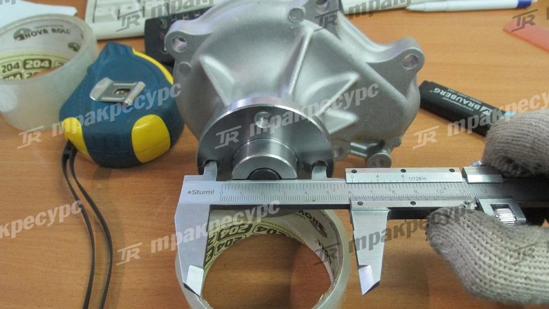 Насос водяной KUBOTA V3300 BN-1C010-73030/8218495