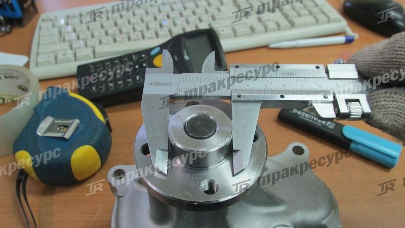 Насос водяной KUBOTA V3300 BN-1C010-73030/8218495