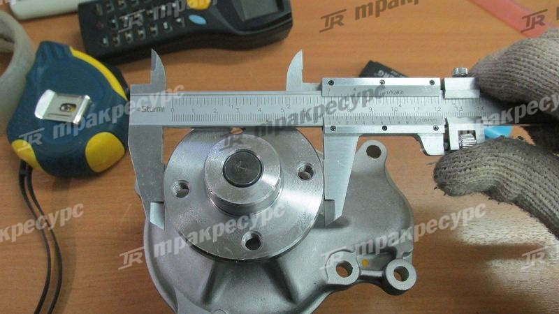 Насос водяной KUBOTA V3300 BN-1C010-73030/8218495