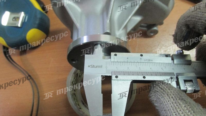 Насос водяной KUBOTA V3300 BN-1C010-73030/8218495