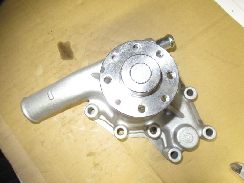 Насос водяной ISUZU 4JG2 Z-8-97028-590-0/1558621
