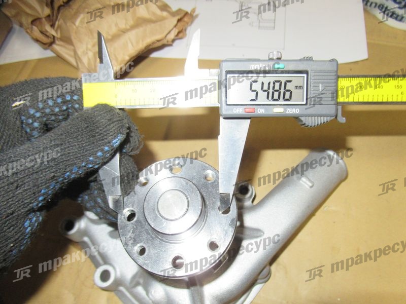 Насос водяной ISUZU 4JG2 Z-8-97028-590-0/1558621