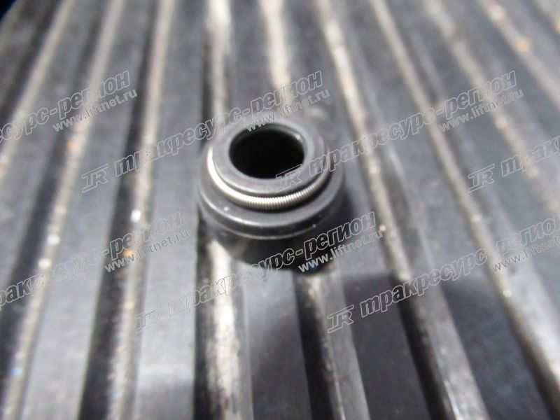 Колпачок маслоотражательный KUBOTA V2403 BN-15221-13153