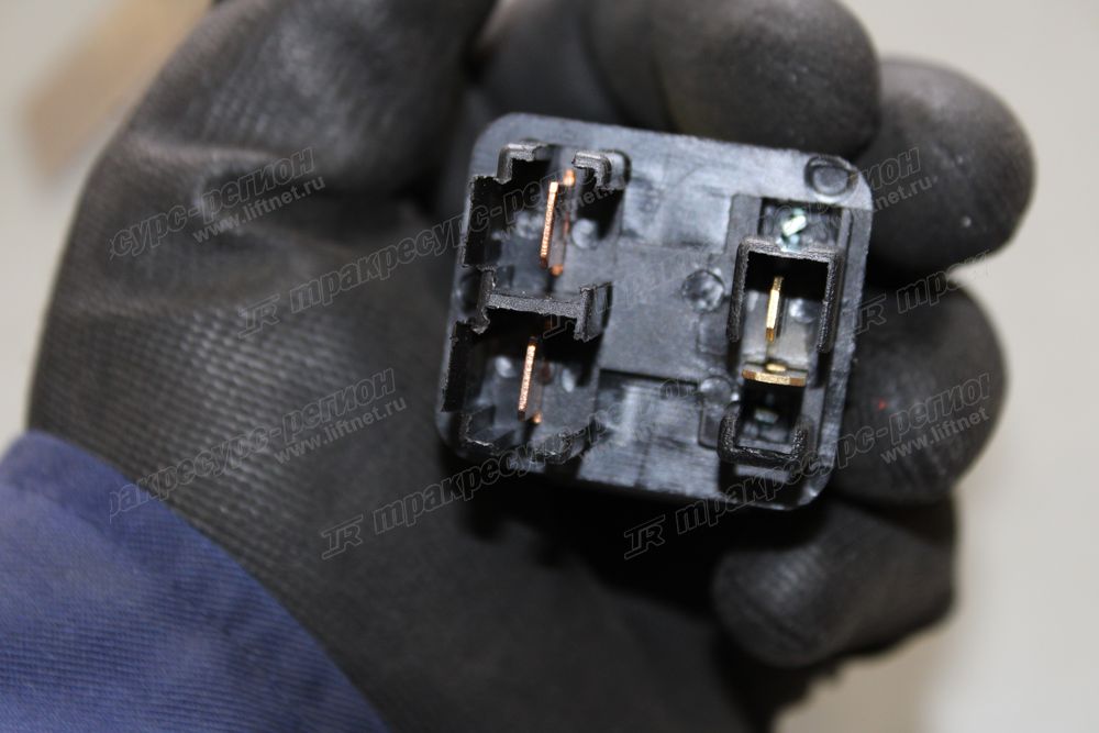Реле свеч подогрева MITSUBISHI S6S 243C2-42411