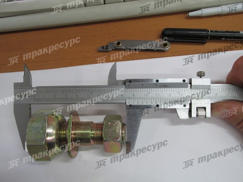 Шпилька ступицы ведущего моста CPCD30