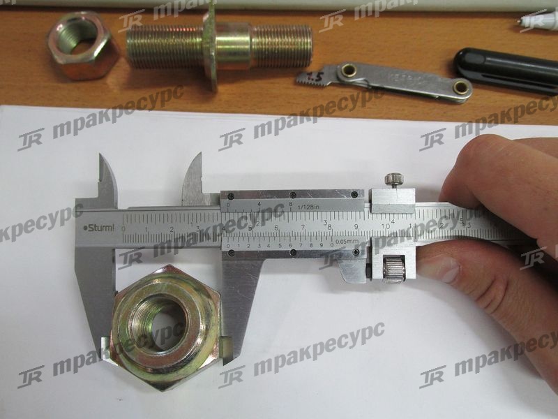 Шпилька ступицы ведущего моста CPCD30