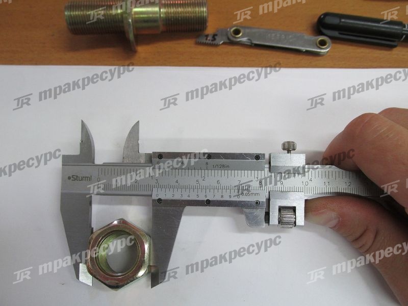 Шпилька ступицы ведущего моста CPCD30
