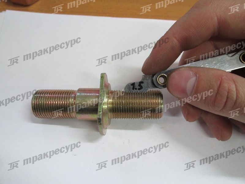 Шпилька ступицы ведущего моста CPCD30