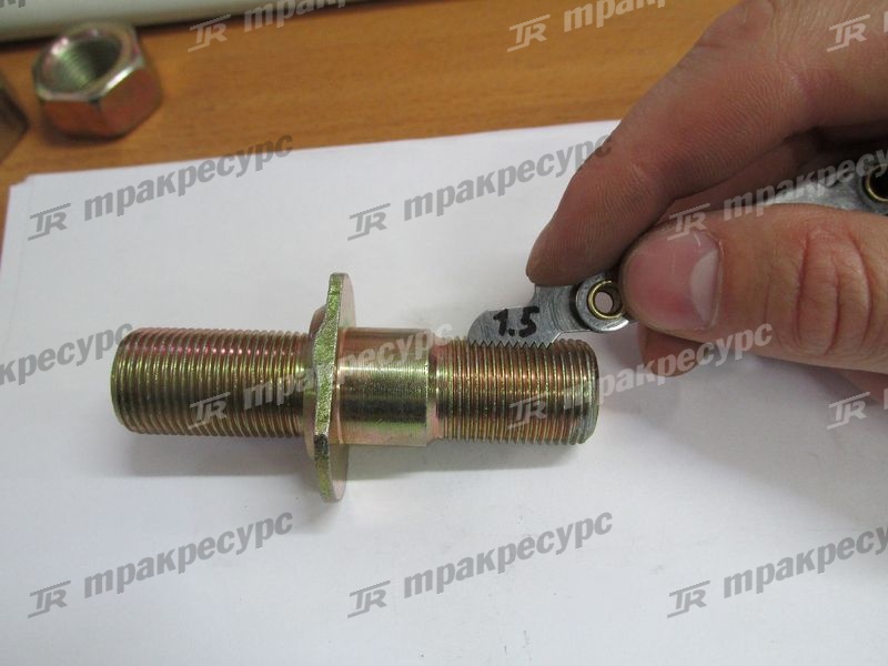 Шпилька ступицы ведущего моста CPCD30