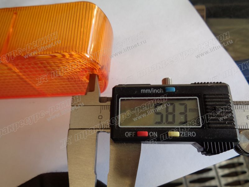 Стекло фонаря переднего 216G2-40731