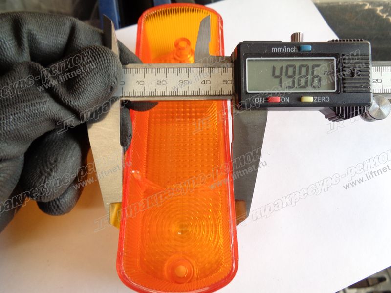 Стекло фонаря переднего 216G2-40731