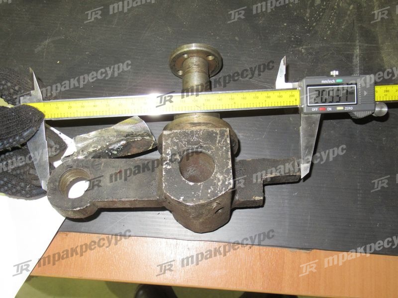 Кулак поворотный "Kanglong" правый CPD10/15