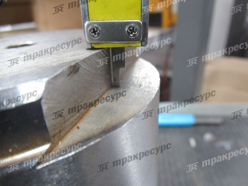 Палец сочленения нижний 60A0069