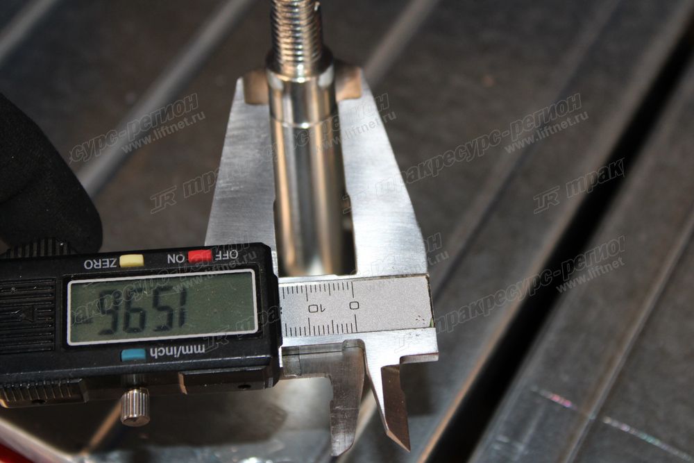 Ось 3EB-24-32370