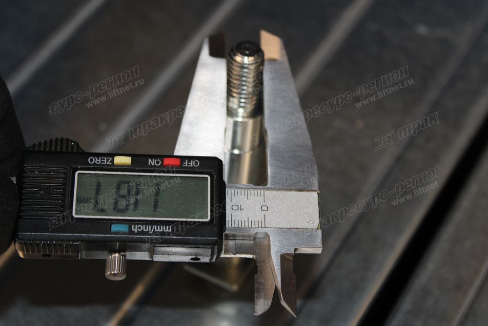 Ось 3EB-24-32370