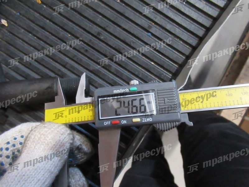 Ось 3EB-24-32360