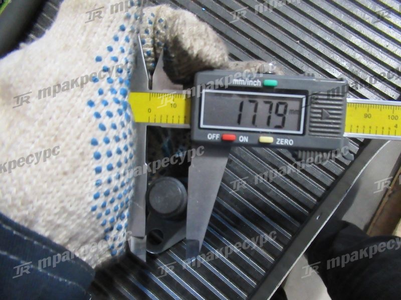 Ось 3EB-24-32360