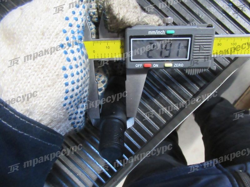 Ось 3EB-24-32360