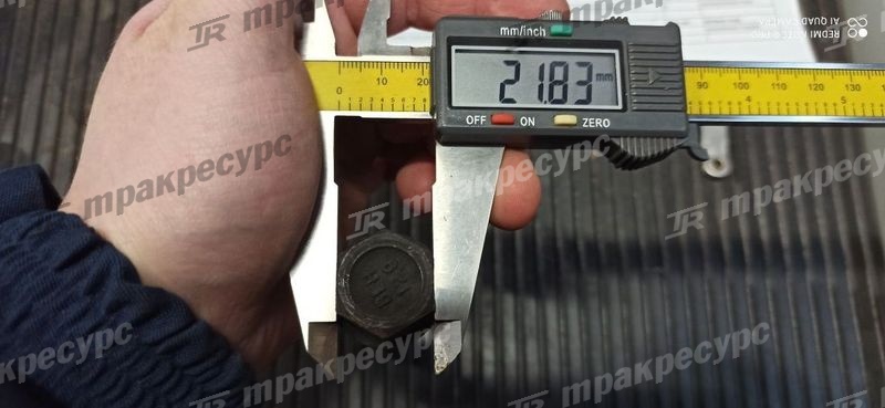 Болт головки блока цилиндров-1 YC6108G