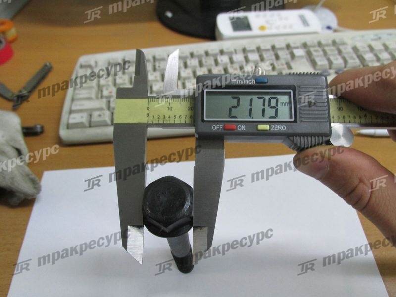 Болт головки блока цилиндров-4 YC6108G