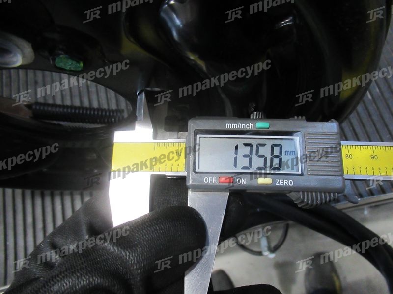 Тормоз в сборе правый 20A73-70101