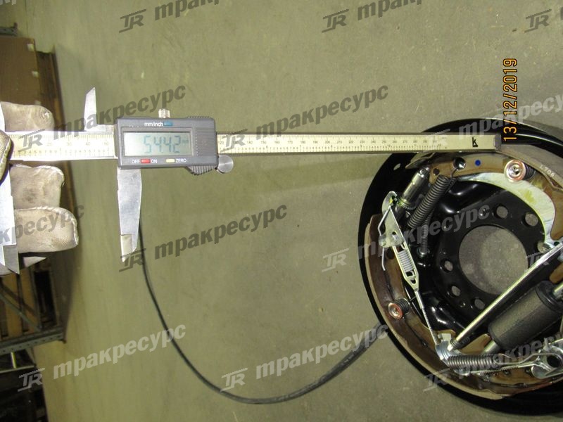 Тормоз в сборе левый 20A73-70201