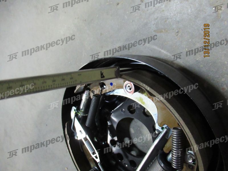 Тормоз в сборе левый 20A73-70201