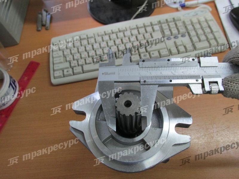 Насос гидравлический 67110-30550-71