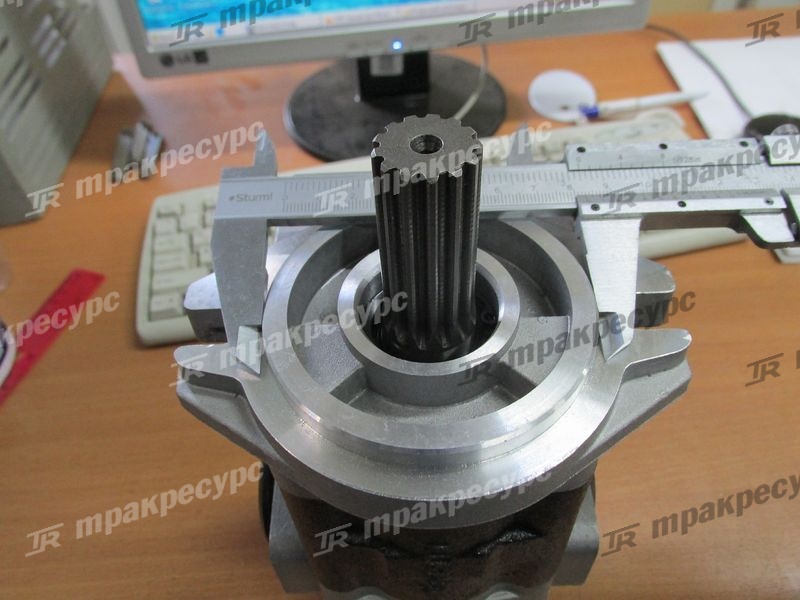 Насос гидравлический 67110-30550-71