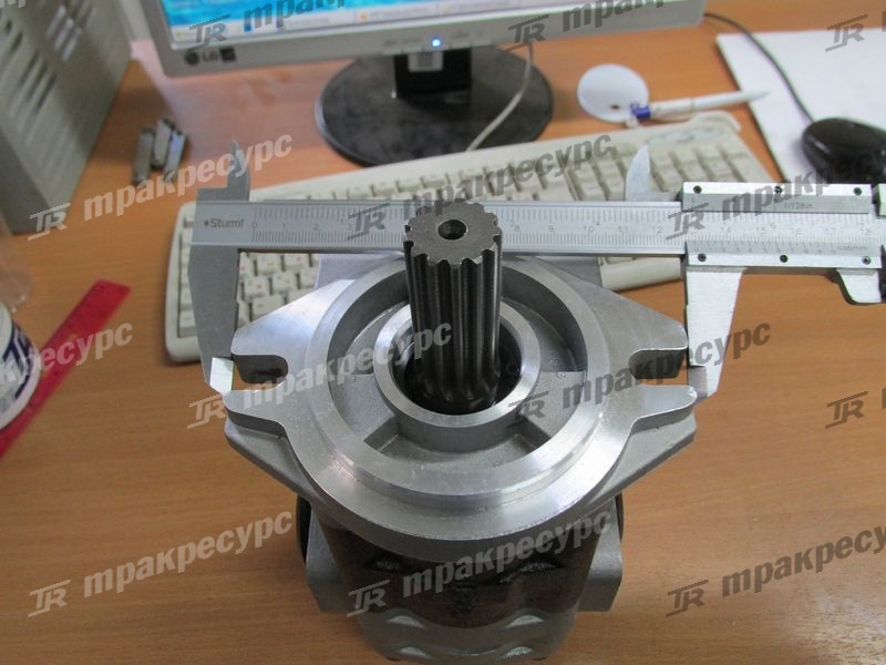 Насос гидравлический 67110-30550-71