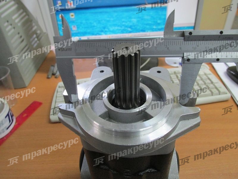 Насос гидравлический 67110-30550-71