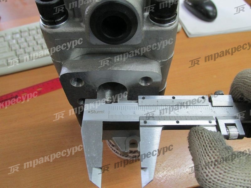 Насос гидравлический 67110-30550-71