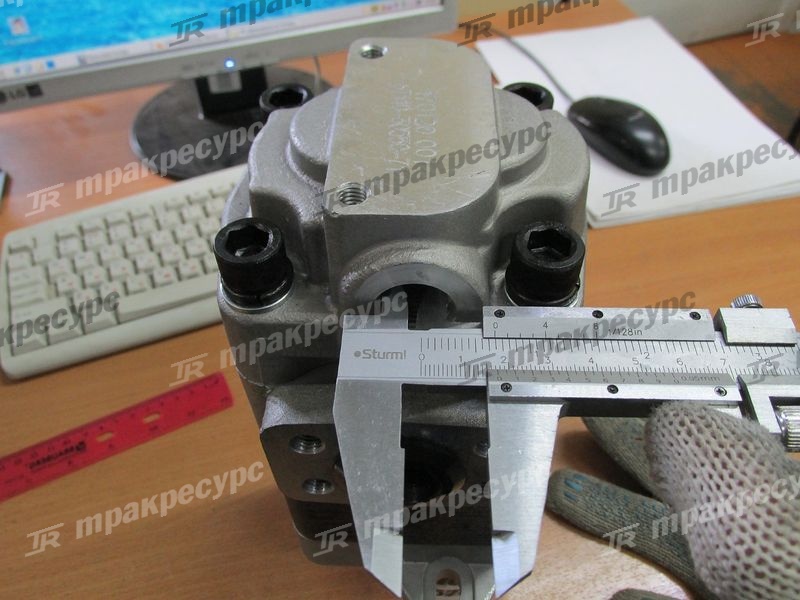 Насос гидравлический 67110-30550-71