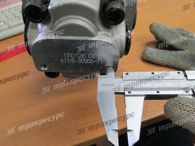 Насос гидравлический 67110-30550-71