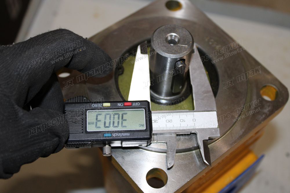 Насос системы гидравлики ZL30/ML333R