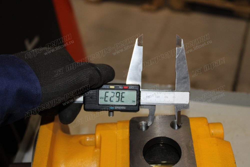 Насос системы гидравлики ZL30/ML333R