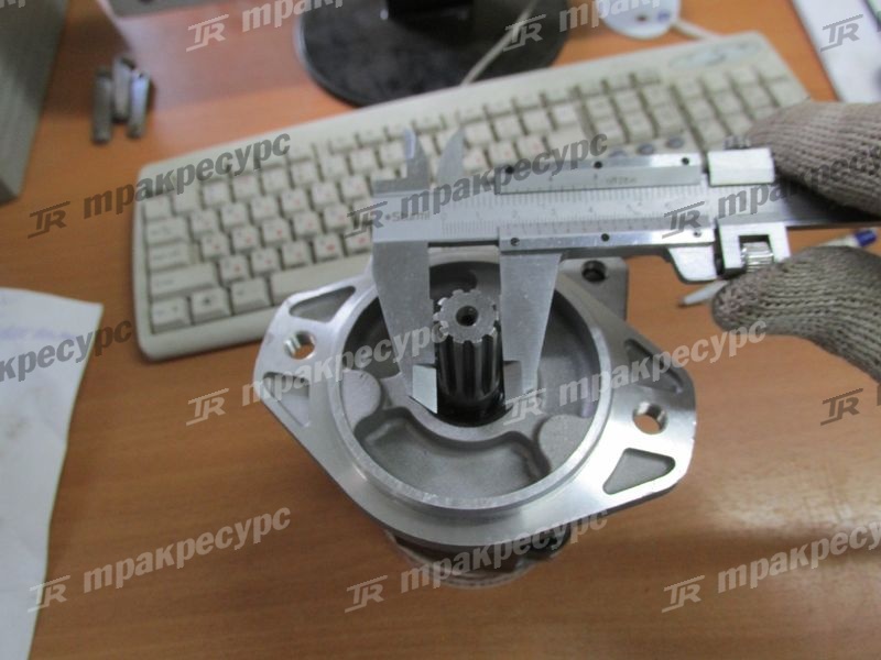 Насос гидравлический 67130-23360-71