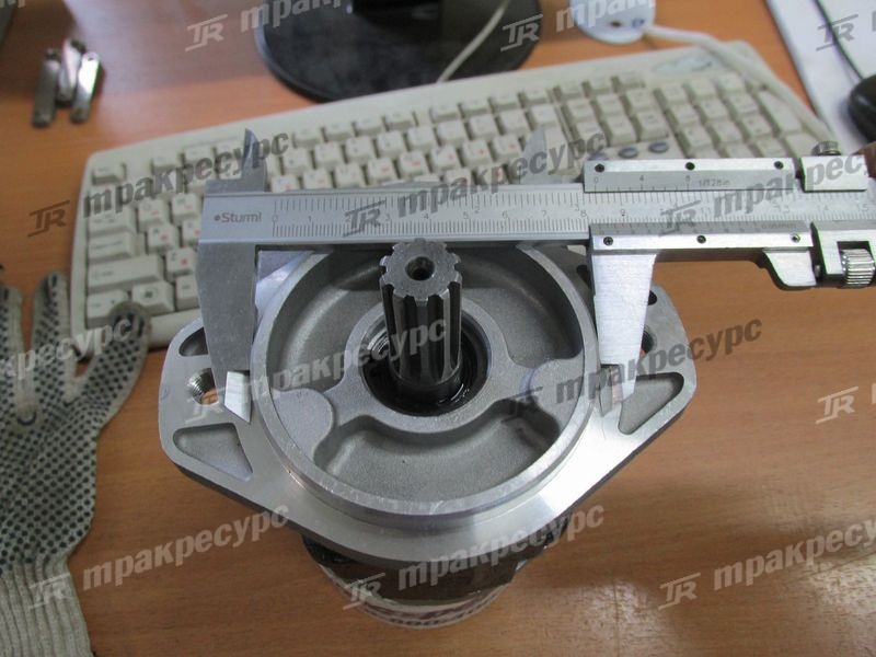 Насос гидравлический 67130-23360-71