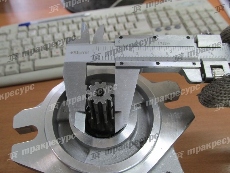 Насос гидравлический 110F7-10271