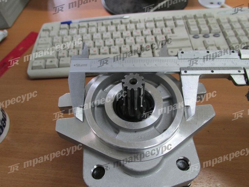 Насос гидравлический 110F7-10271